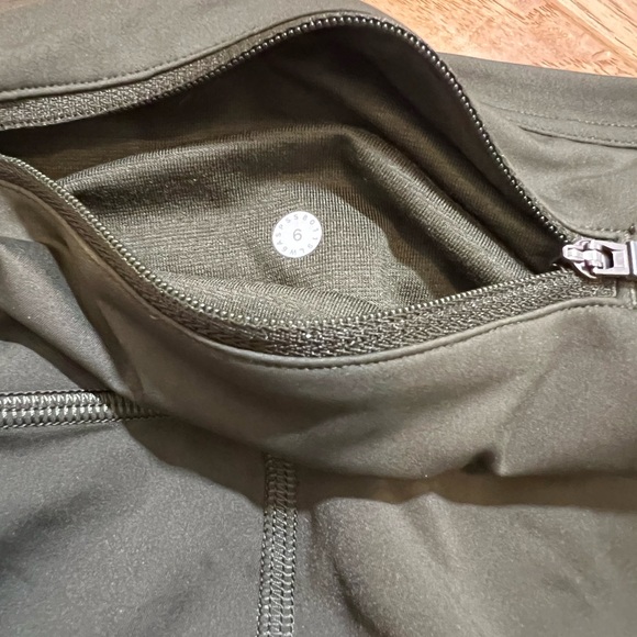 NWOT Lululemon Zip The Line Crop 23” Dark Olive/Grey Sage - Size 6 - Picture 12 of 13